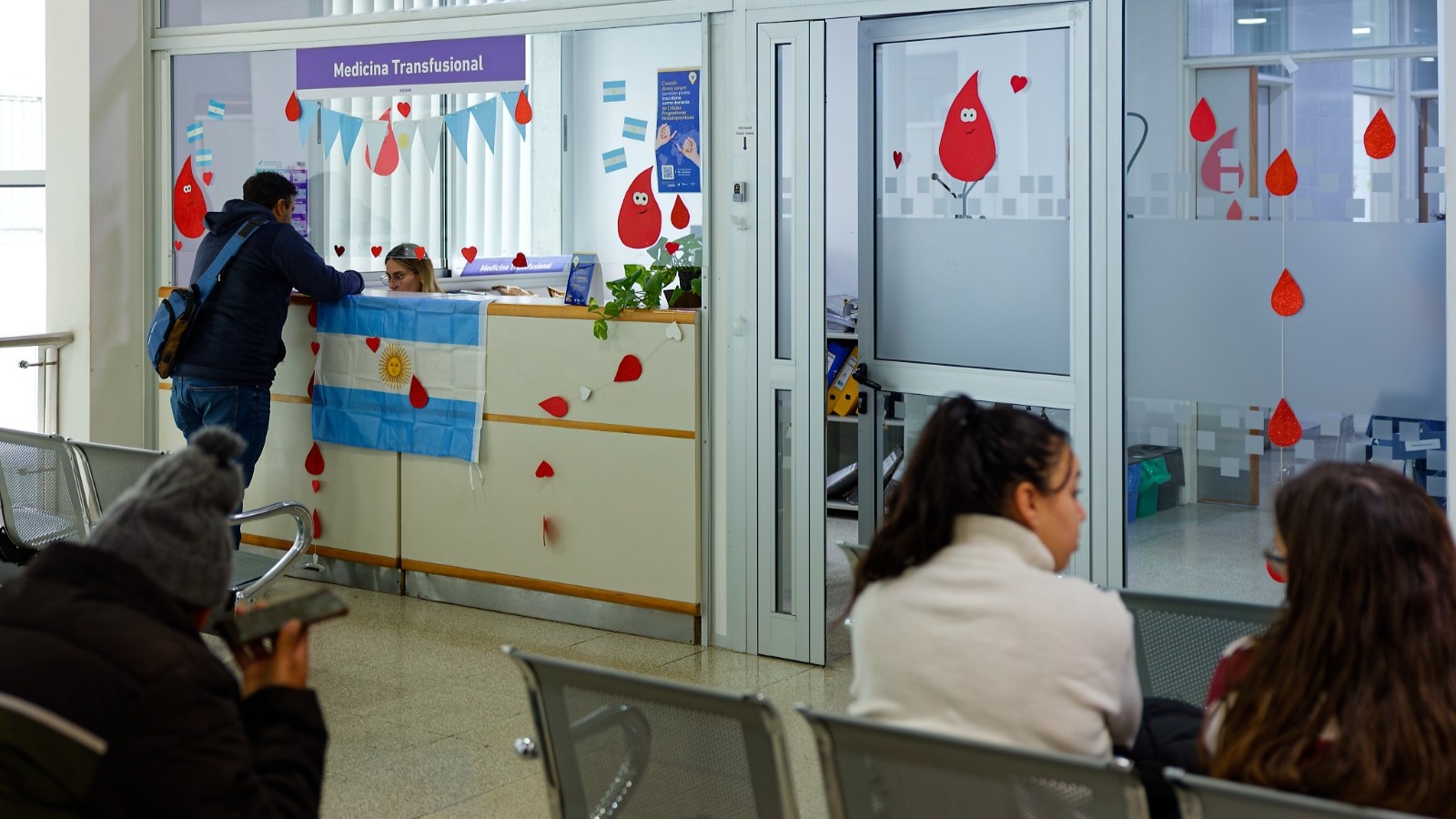 Cierre de la semana de donación de sangre voluntaria y primera donación de plasma por aféresis en el HCANK