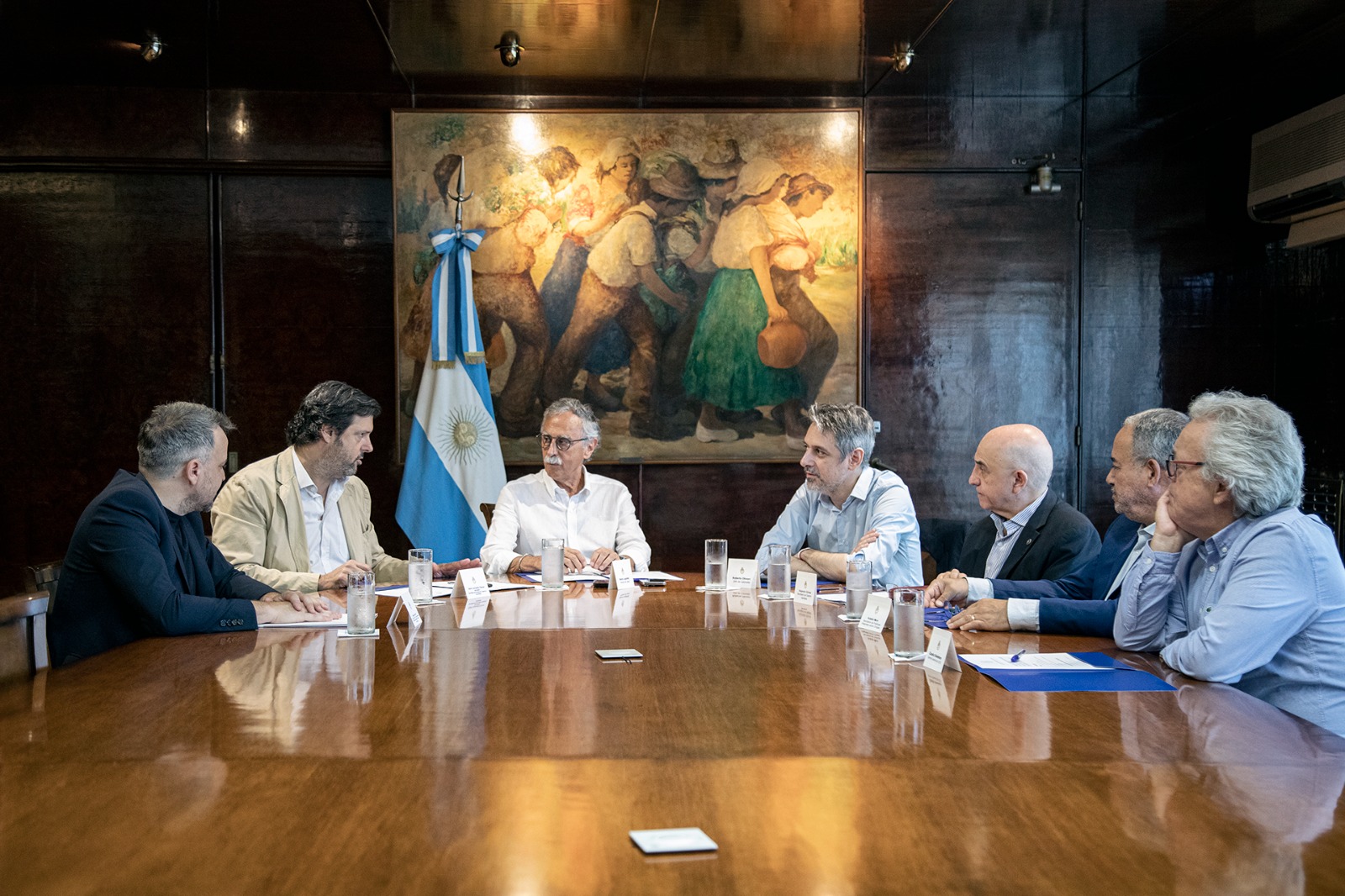 31.01.25  Mario Lugones y Darío Geuna encabezaron la firma de un convenio de transferencia tecnológica para mejorar el sistema sanitario