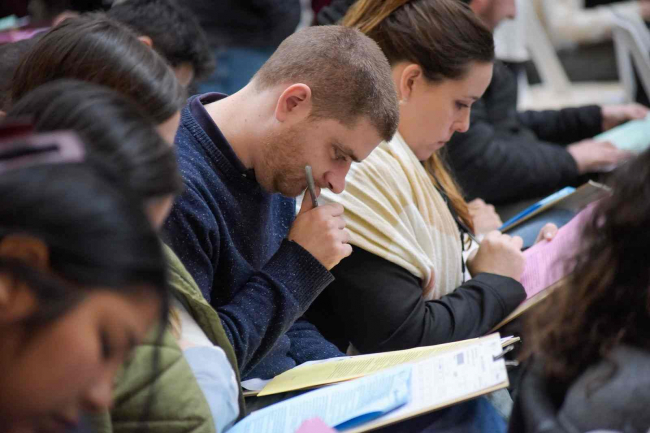 Miles de profesionales participaron del primer Examen de Residencias Bonaerenses image 1